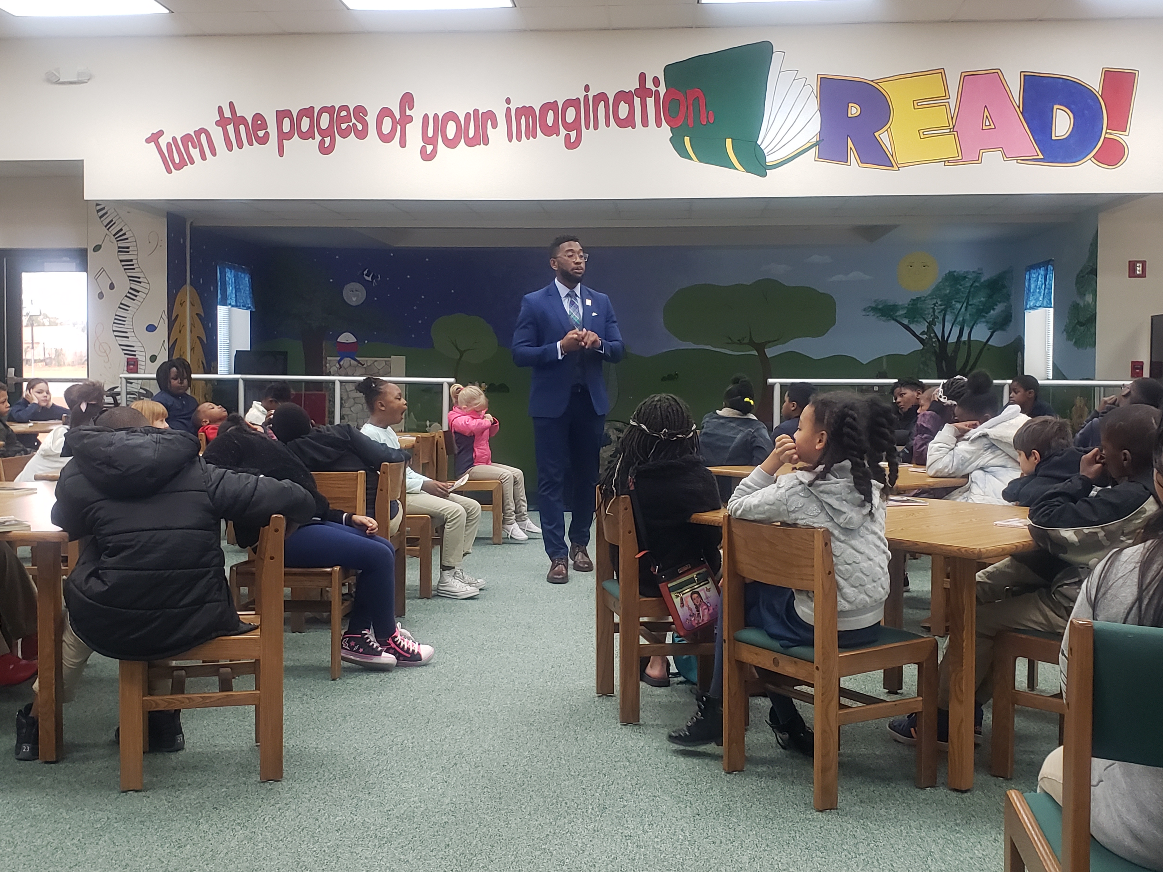 Former football standout and educator reminds students at Montclair Elementary that reading, studying and working hard can lead to success in school and life.
